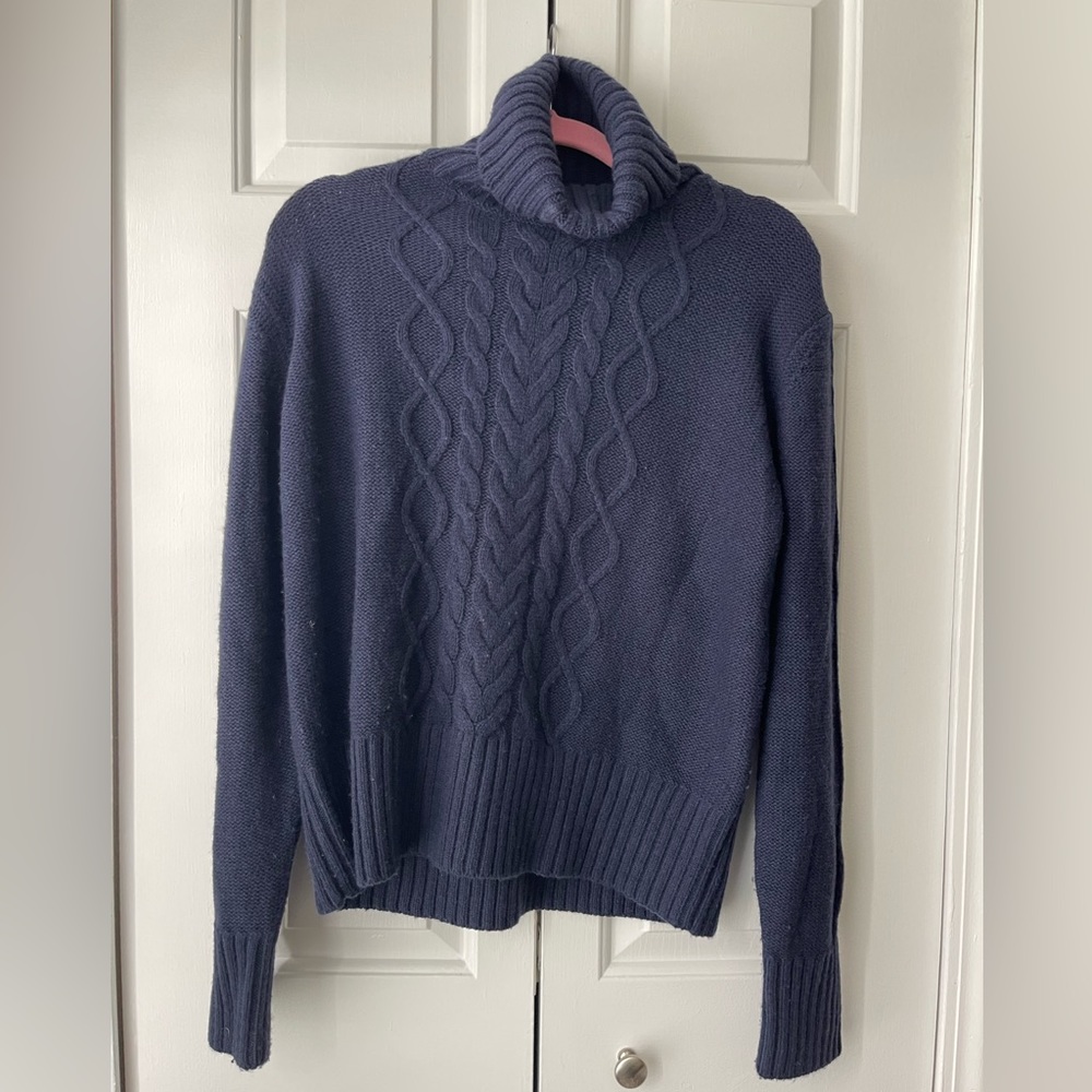 HH Turtleneck sweater